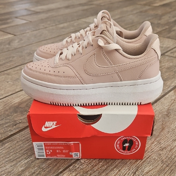 Nike Shoes - Nike Women's Pink Sneakers Size 5.5